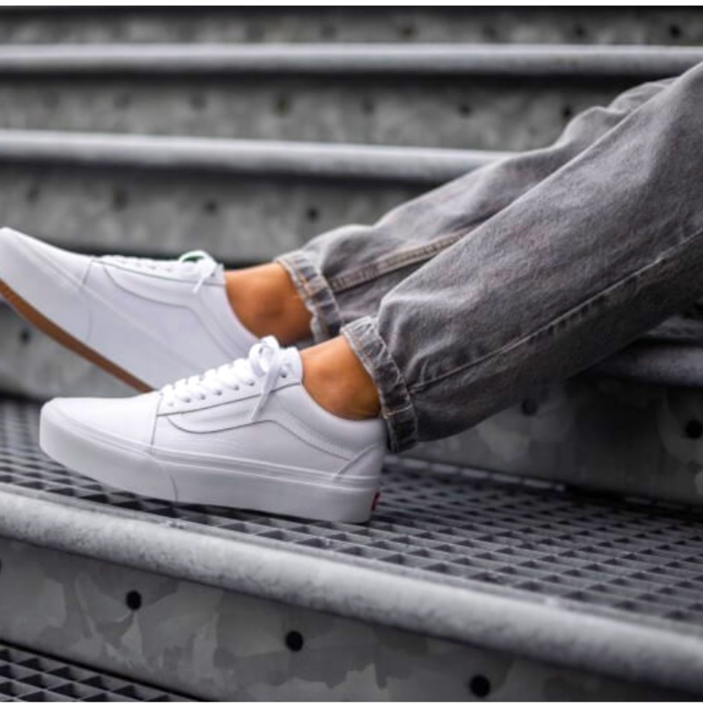 NWB VANS Old Skool Platform Sneakers in True White